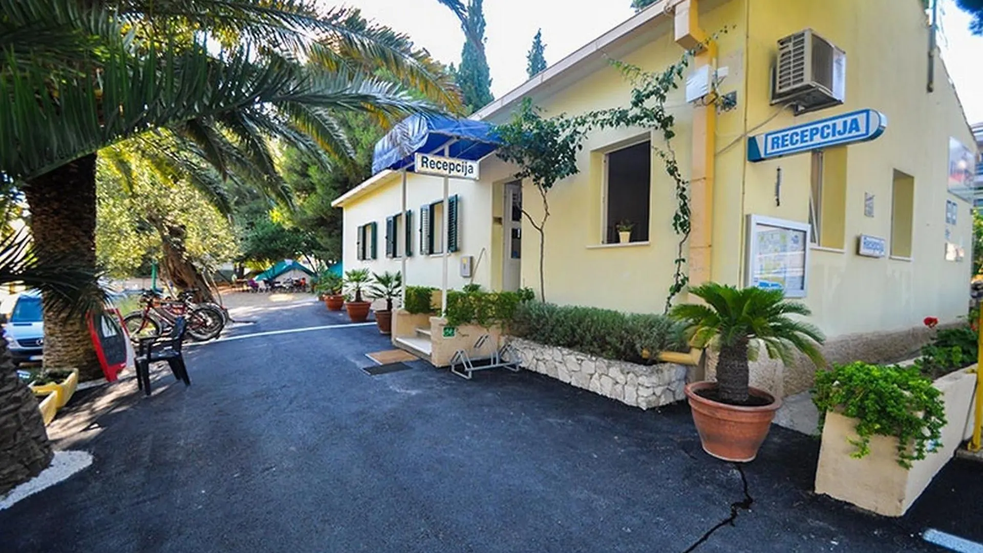 Hostel Sunset Cove Seget Трогир